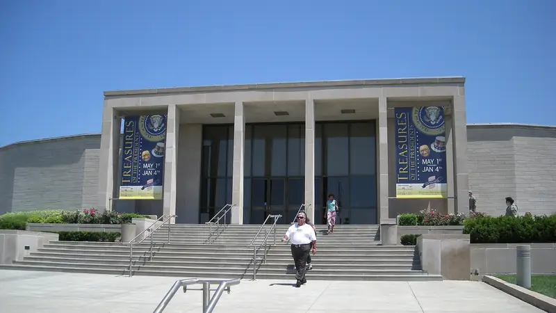 The columned front entrance and wide steps of the Harry S. Truman Presidential Library and Museum in Independence